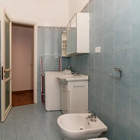 Appartement New Close To Metro Station - City Center Milaan