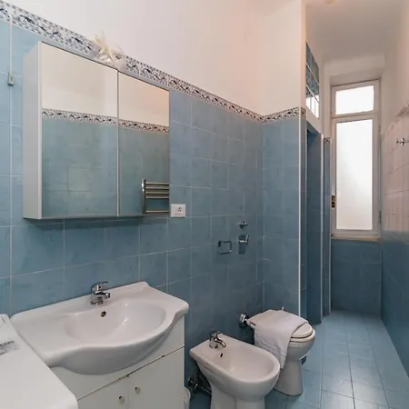 New Close To Metro Station - City Center Apartamento