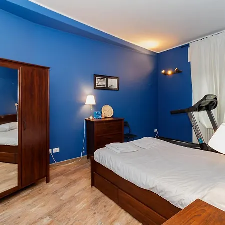 Appartement New Close To Metro Station - City Center Milaan
