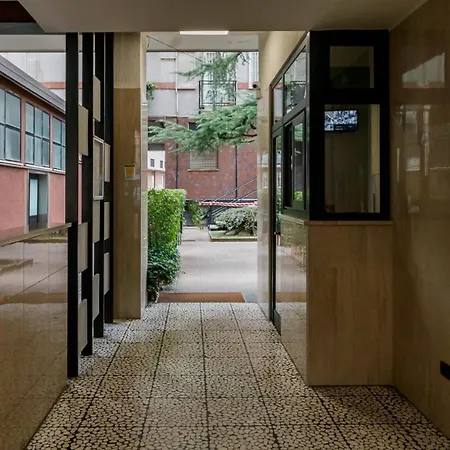 New Close To Metro Station - City Center Apartamento