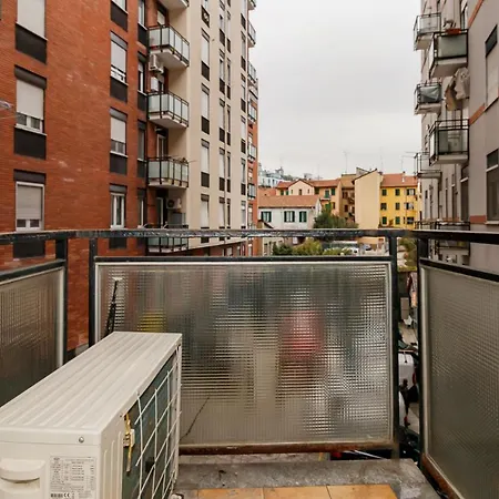 New Close To Metro Station - City Center Appartement Milaan